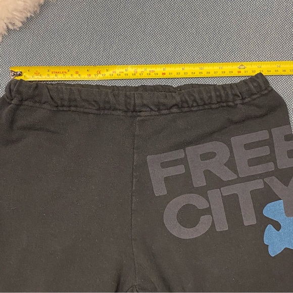 Used cond black freecity joggers - sz am - Picture 10 of 11